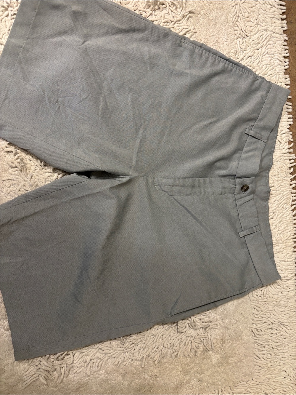 Walter Hagen Light Gray Flat-Front Golf Shorts